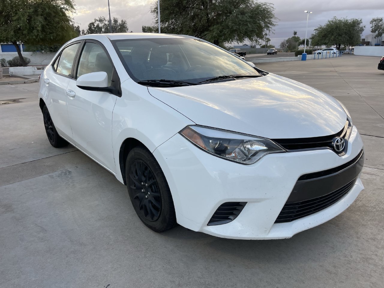 Used 2016 Toyota Corolla LE FWD image 3