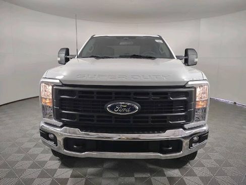 Used 2023 Ford F250 XL w/ FX4 Off-Road Package AWD/4WD image 4