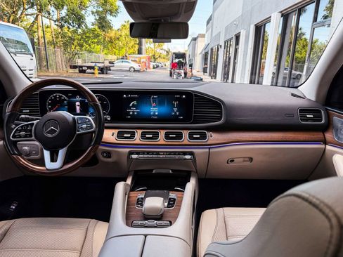 Used 2020 Mercedes-Benz GLS 450 4MATIC image 35