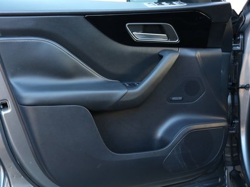 Used 2019 Jaguar F-PACE S image 18