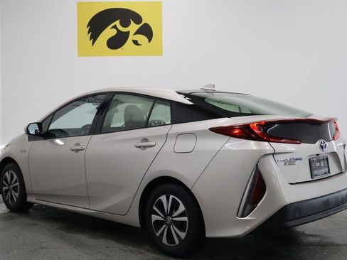 Used 2018 Toyota Prius Prime Premium image 9