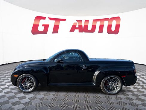 Used 2004 Chevrolet SSR w/ Preferred Equipment Group RWD image 3