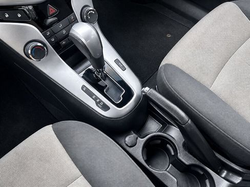 Used 2011 Chevrolet Cruze LS w/ Connectivity Package FWD image 16