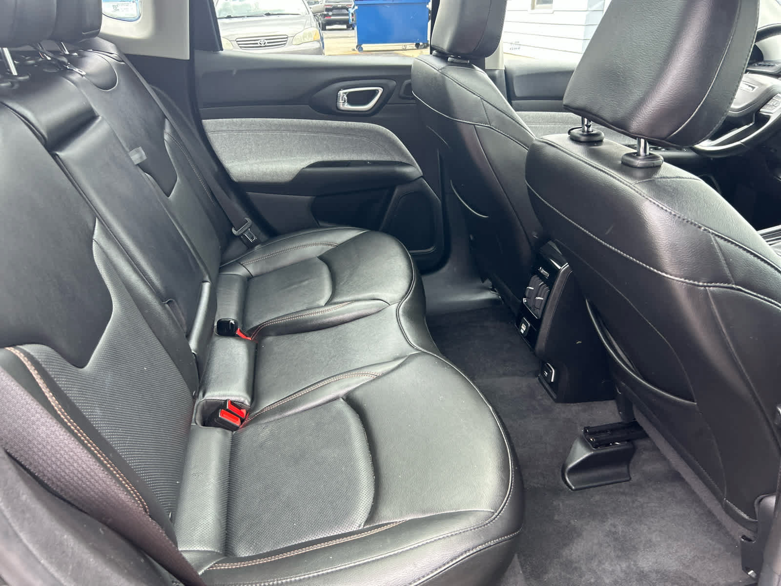 Used 2022 Jeep Compass Latitude w/ Sun and Sound Group AWD/4WD image 27