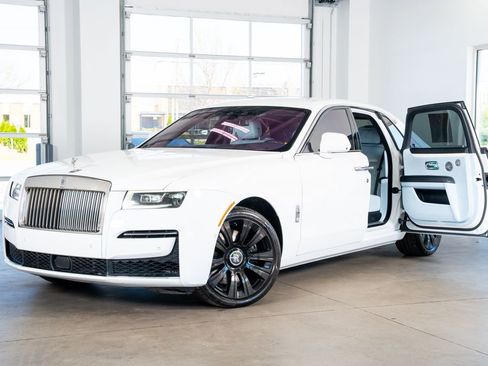 Used 2022 Rolls-Royce Ghost image 2