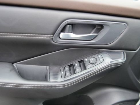 Used 2023 Nissan Rogue SV w/ SV Premium B Package FWD image 17