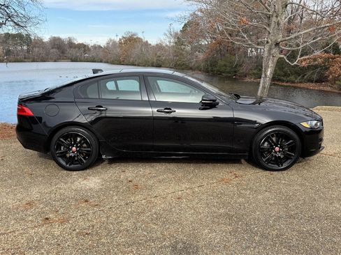 Used 2019 Jaguar XE Prestige image 3
