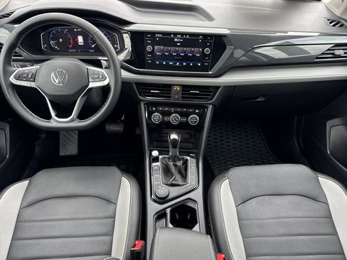 Certified 2022 Volkswagen Taos SEL w/ Panoramic Sunroof Package image 14