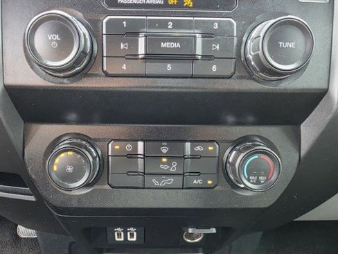 Used 2019 Ford F150 XLT image 40