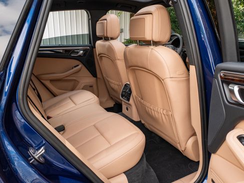 Used 2024 Porsche Macan image 39