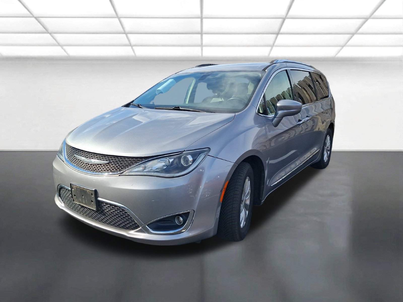 Used 2018 Chrysler Pacifica Touring-L FWD image 4