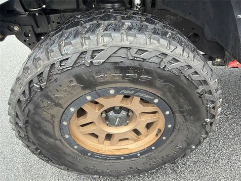 Used 2023 Jeep Gladiator Sport image 11