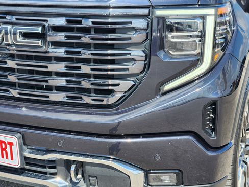 Used 2023 GMC Sierra 1500 Denali Ultimate AWD/4WD image 8