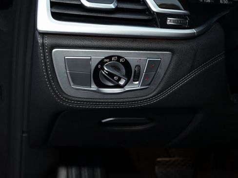 Used 2021 BMW 740i xDrive w/ Premium Package image 31