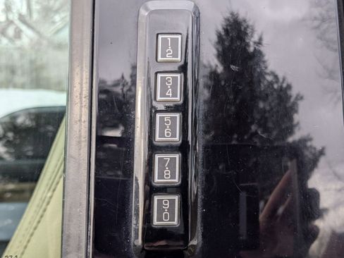 Used 2021 Ford F350 Lariat w/ Chrome Package image 31