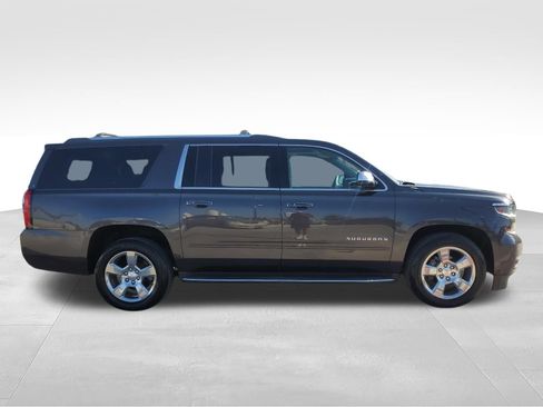 Used 2017 Chevrolet Suburban Premier AWD/4WD image 4