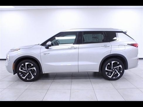 Used 2023 Mitsubishi Outlander SEL image 2