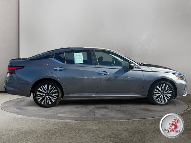 Used 2024 Nissan Altima 2.5 SV FWD image 8