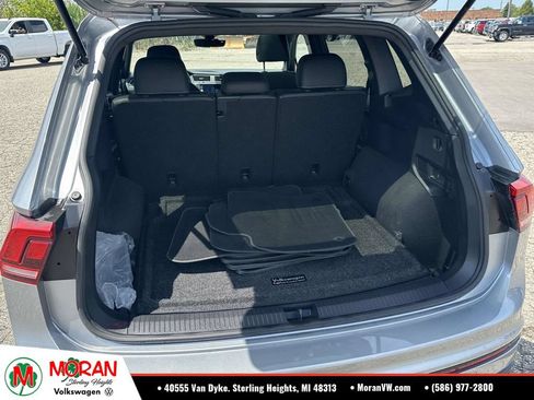 Certified 2023 Volkswagen Tiguan SE R-Line AWD/4WD image 13