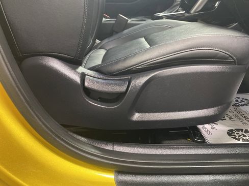 Used 2022 Kia Seltos SX w/ Sunroof Package image 11