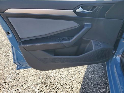 Used 2025 Volkswagen Jetta SE image 8