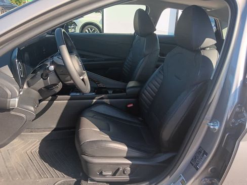 Used 2023 Hyundai Elantra Limited w/ Preferred Accessory Package FWD image 8