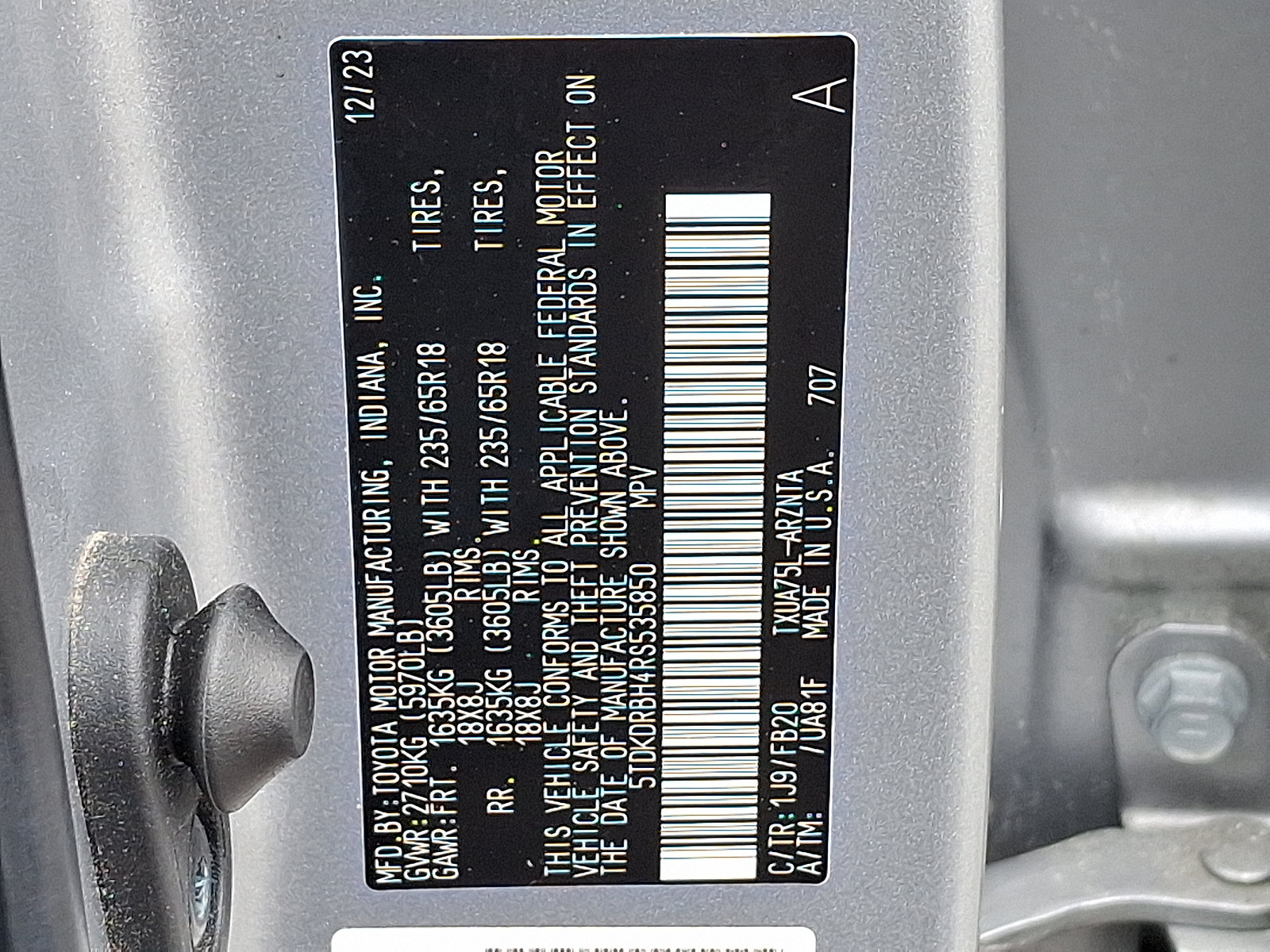 Used 2024 Toyota Highlander LE AWD/4WD image 28