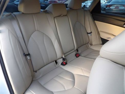 Used 2021 Toyota Avalon XLE w/ Moonroof Package image 15