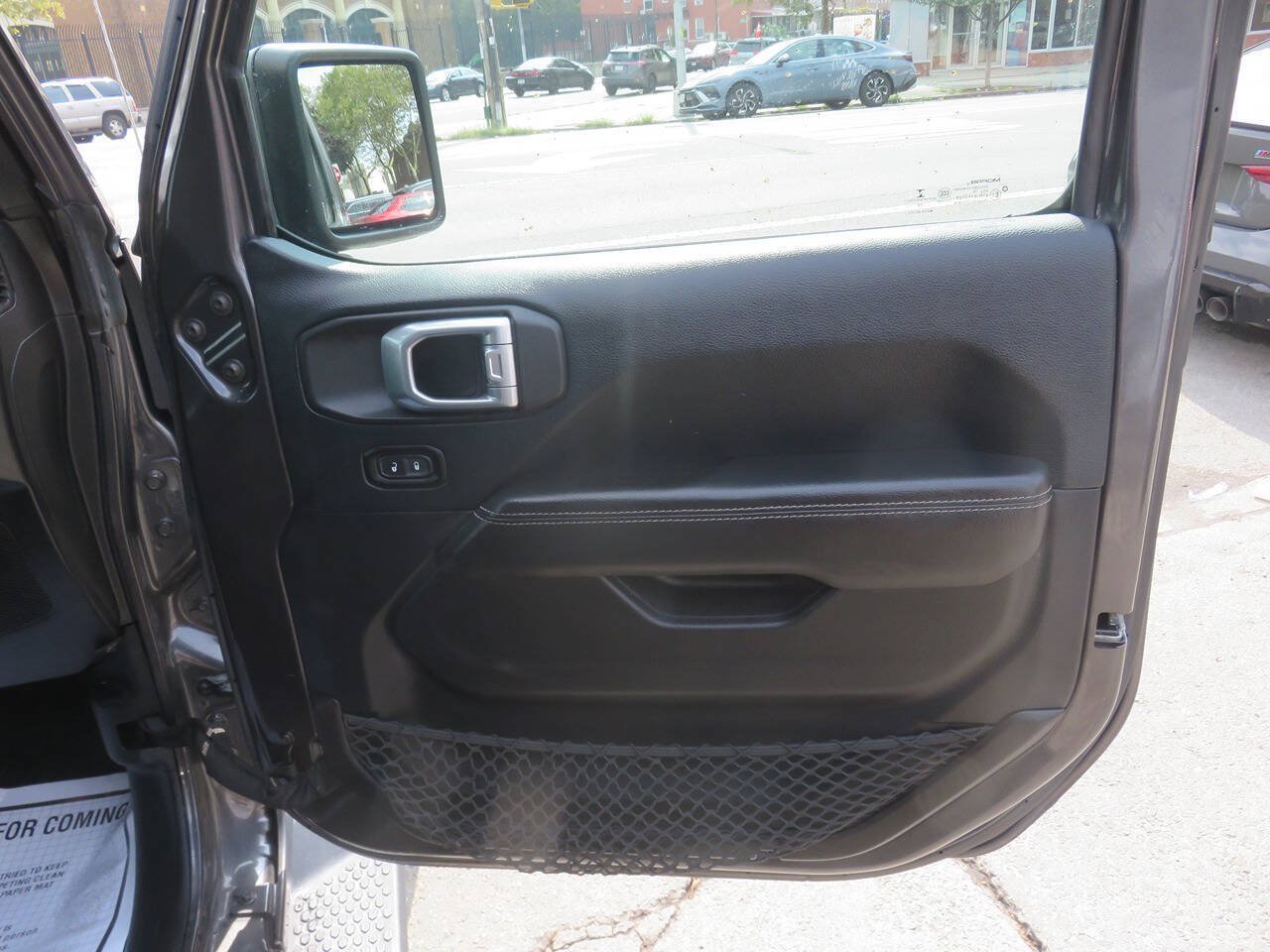 Used 2018 Jeep Wrangler Unlimited Sahara AWD/4WD image 26