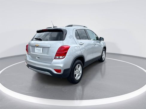 Used 2020 Chevrolet Trax LT w/ LT Convenience Package FWD image 8