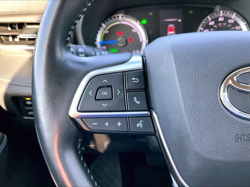 Used 2021 Toyota Highlander LE AWD/4WD image 23