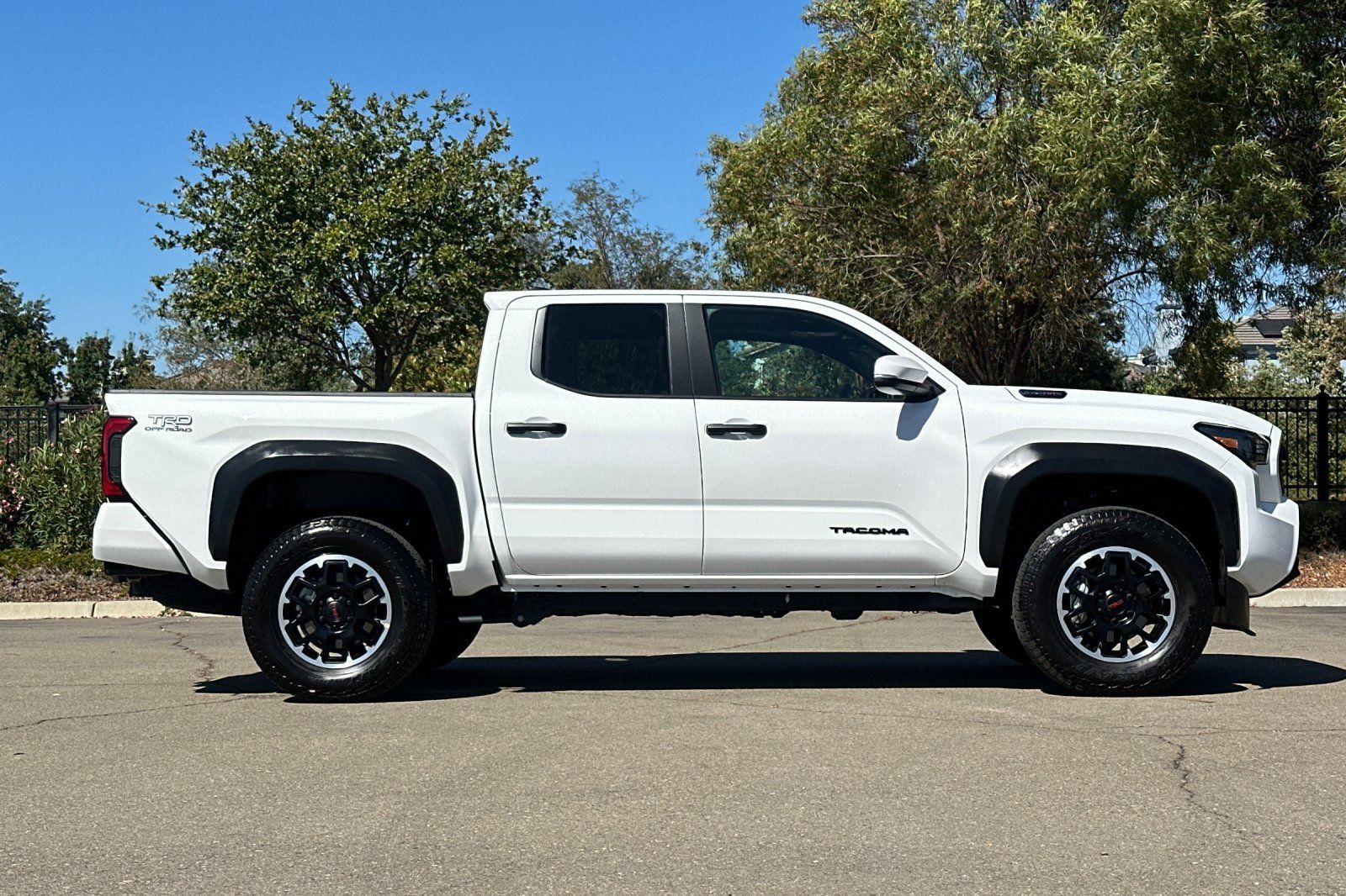 Certified 2026 Toyota Tacoma TRD Off-Road w/ TRD Off Road Upgrade Package AWD/4WD image 3
