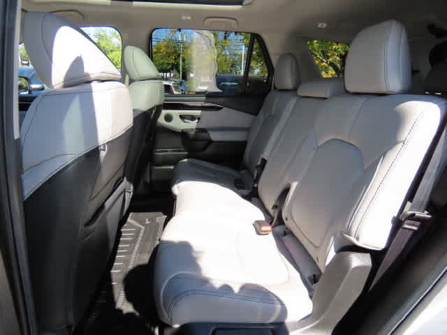 Used 2024 Honda Pilot Touring image 15
