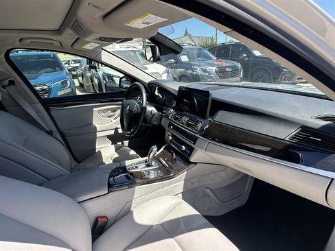 Used 2011 BMW 550i xDrive Sedan AWD/4WD image 12