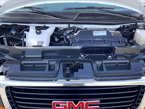 Certified 2025 GMC Savana 3500 LT w/ LT Preferred Equipment Group RWD image 29