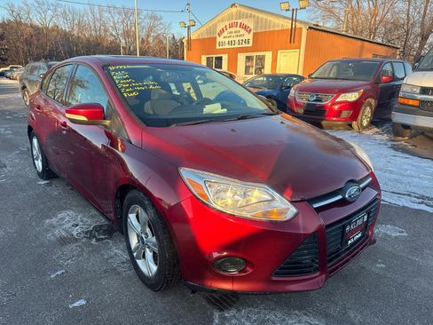 Used 2013 Ford Focus SE w/ SE Winter Pkg image 3
