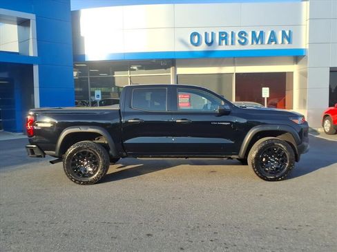 Used 2025 Chevrolet Colorado Trail Boss AWD/4WD image 2