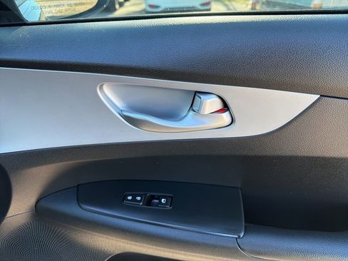 Used 2023 Kia Forte LXS image 28