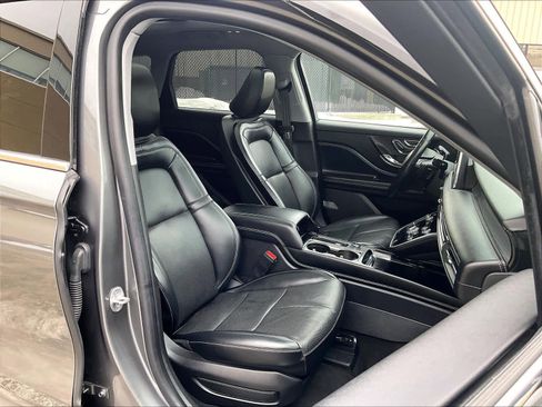 Used 2022 Lincoln Corsair AWD w/ Premium Package image 11
