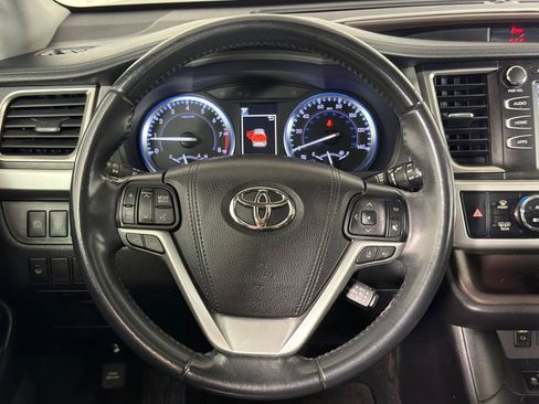 Used 2019 Toyota Highlander XLE image 26