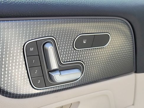 Used 2022 Mercedes-Benz GLB 250 image 19