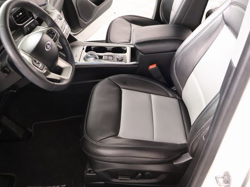 Used 2024 Ford Explorer XLT w/ Equipment Group 202A image 11