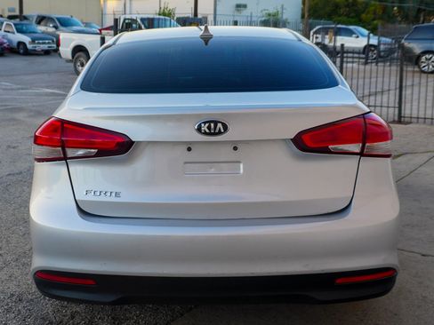 Used 2018 Kia Forte LX image 6
