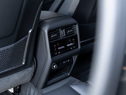 Certified 2026 Porsche Cayenne AWD/4WD image 34