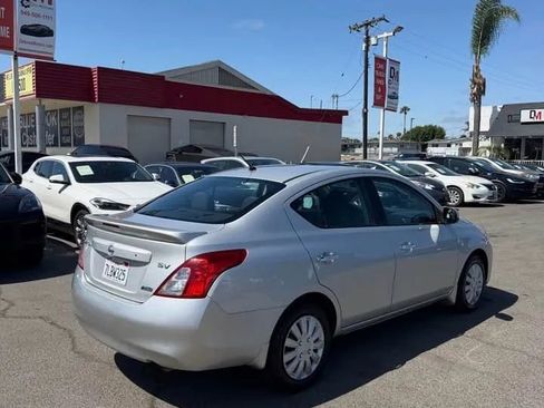 Used 2013 Nissan Versa SV FWD image 5