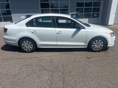 Used 2016 Volkswagen Jetta S FWD image 2