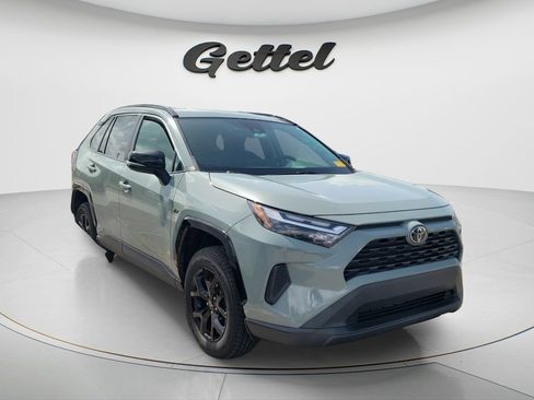 Used 2022 Toyota RAV4 XLE AWD/4WD image 2