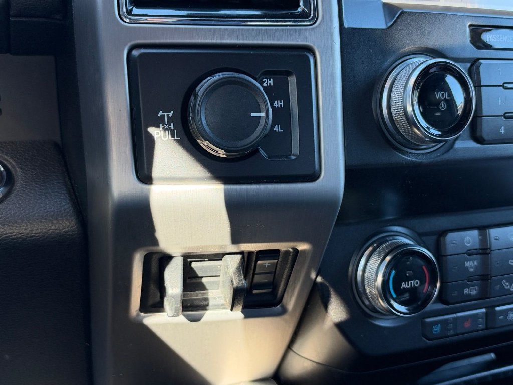 Certified 2019 Ford F350 Platinum w/ Platinum Ultimate Package AWD/4WD image 22
