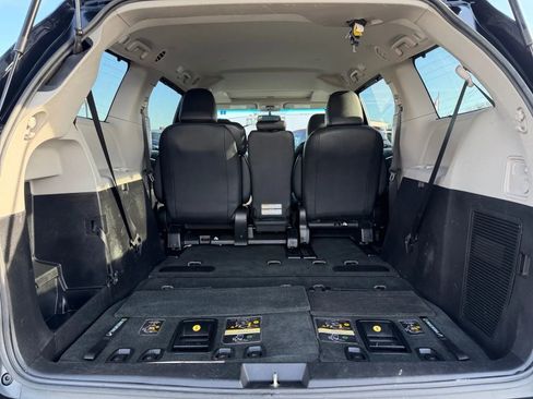 Used 2017 Toyota Sienna SE Premium image 15