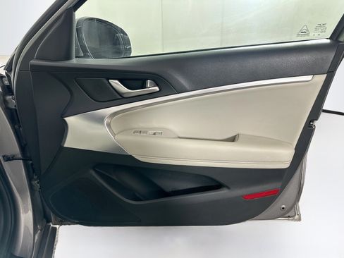 Used 2025 Genesis G70 2.5T RWD image 31